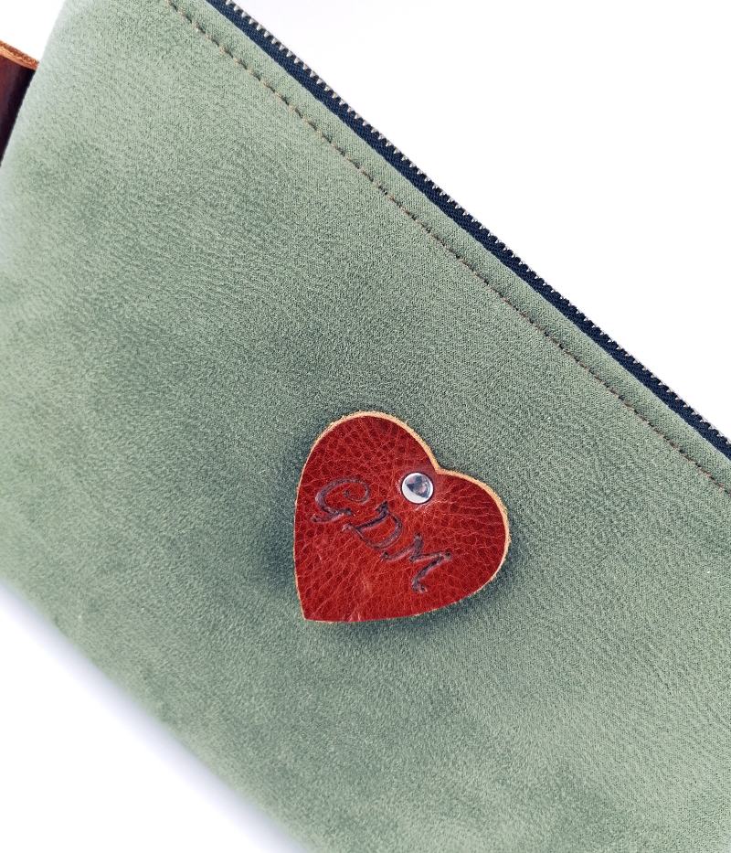 pochette con iniziali