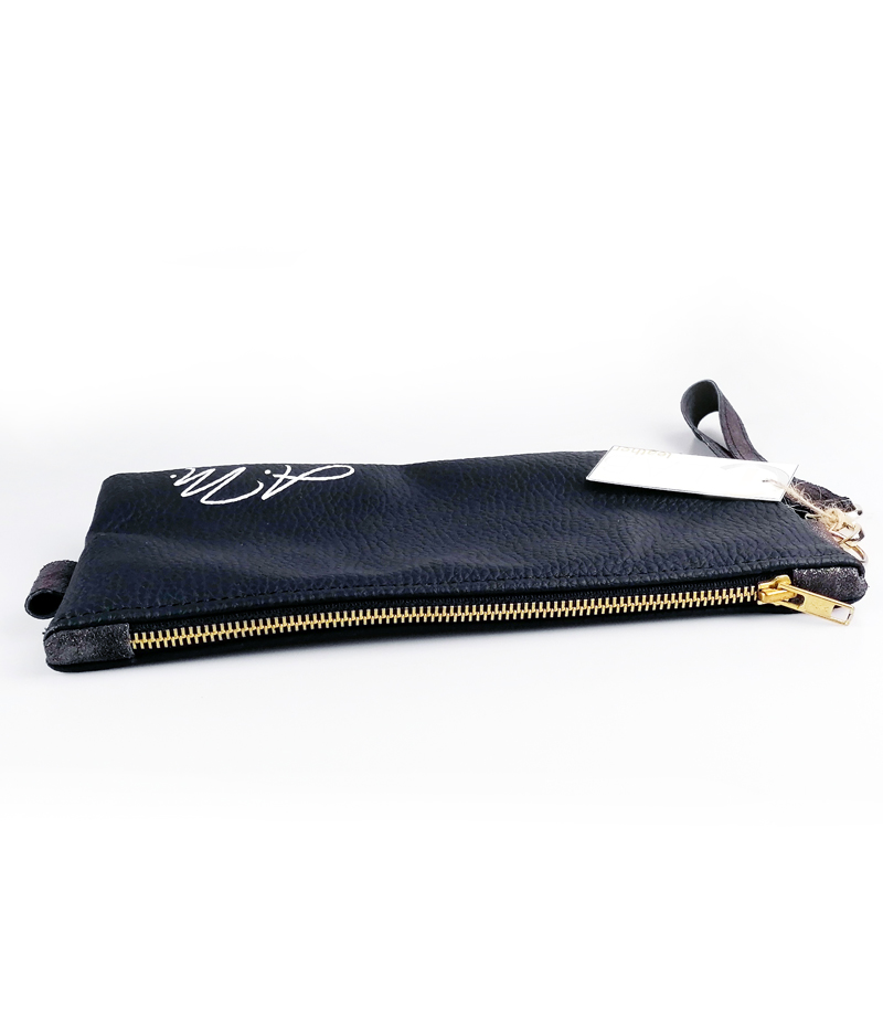 Pochette con hotsell iniziali instagram